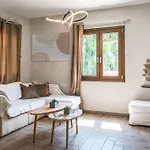 Villa Niriides *