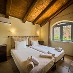 Niriides Villa *