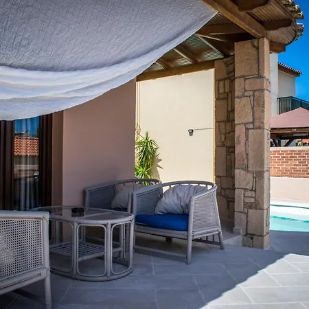 Villa Niriides Luxury *