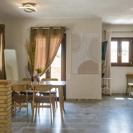 Niriides Luxury Villa *