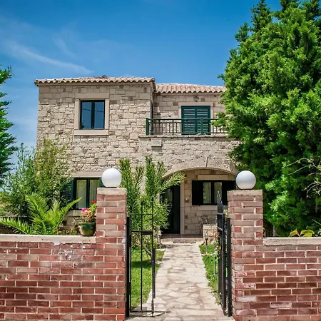 Villa Niriides Luxury