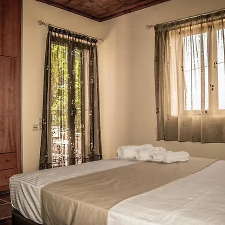 Niriides Luxury Villa *