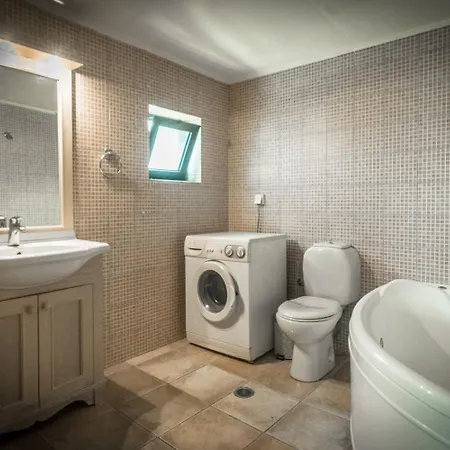 Niriides Luxury Villa *